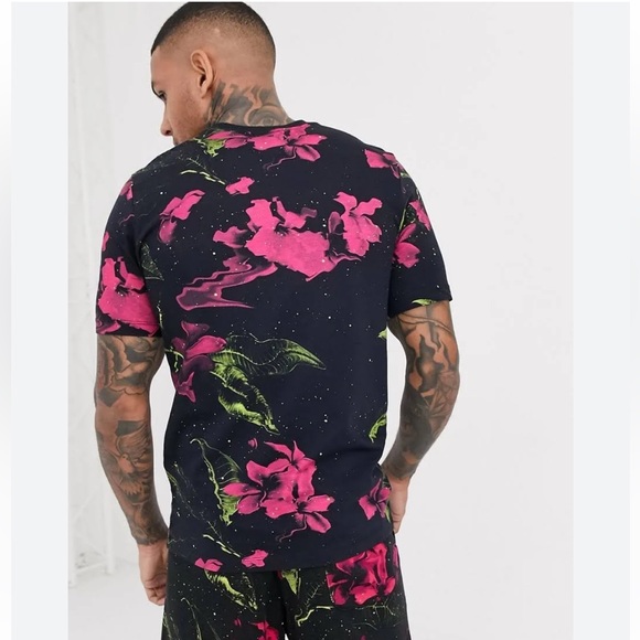 SOLD 🩷🖤 Nike Sportswear Pink Black Floral T-Shirt Neon Swoosh - Men Size Large - Picture 2 of 9